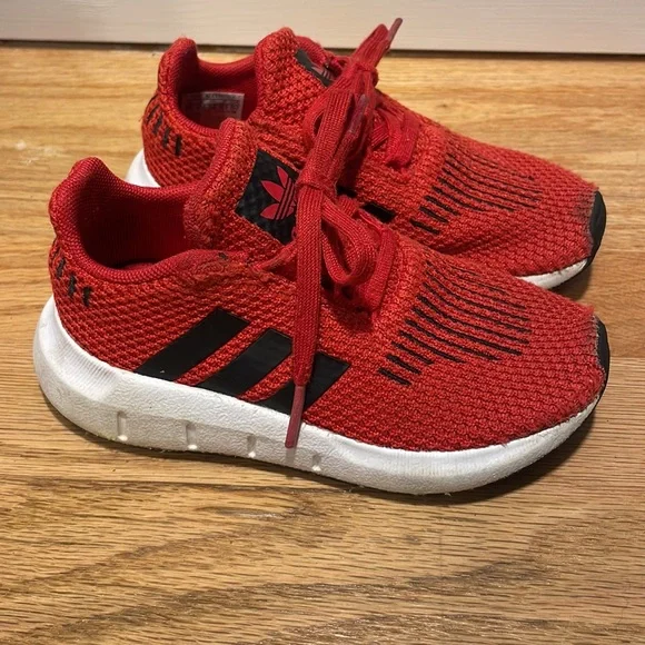 Toddler Adidas Red/Black Iconic 3 stripe running sneaker, size 9 - Picture 1 of 10